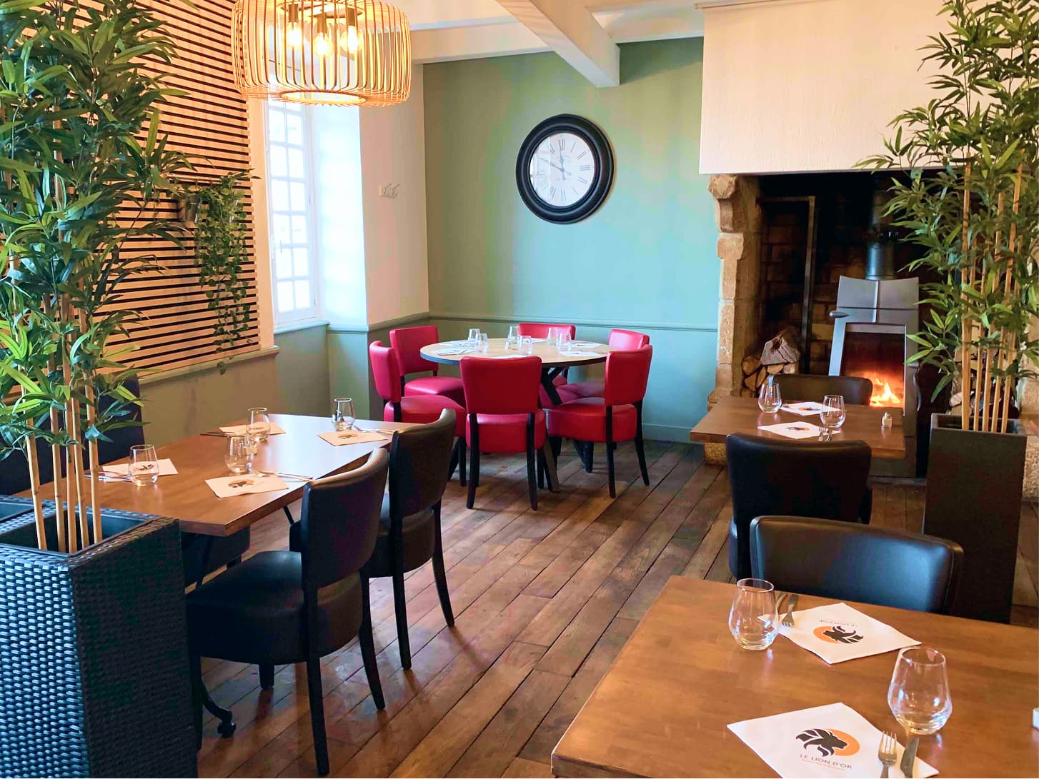 Salle principale du restaurant Le Lion d'Or à Elven